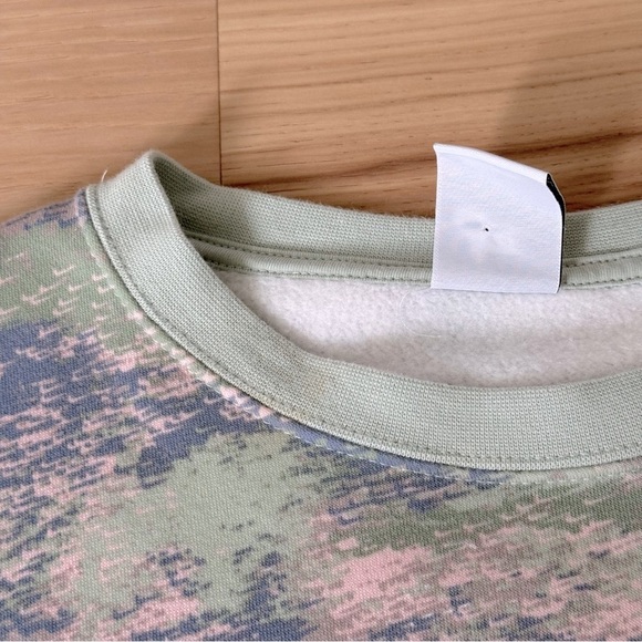 Nike Camouflage oversized Cropped Pullover Sweatshirt size Small - Picture 4 of 8